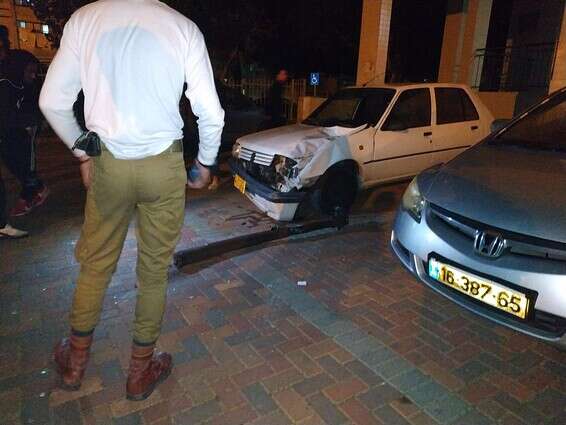 חלקי יירוט שפגע ברכב באשקלון // צילום: ידיעות מהשטח